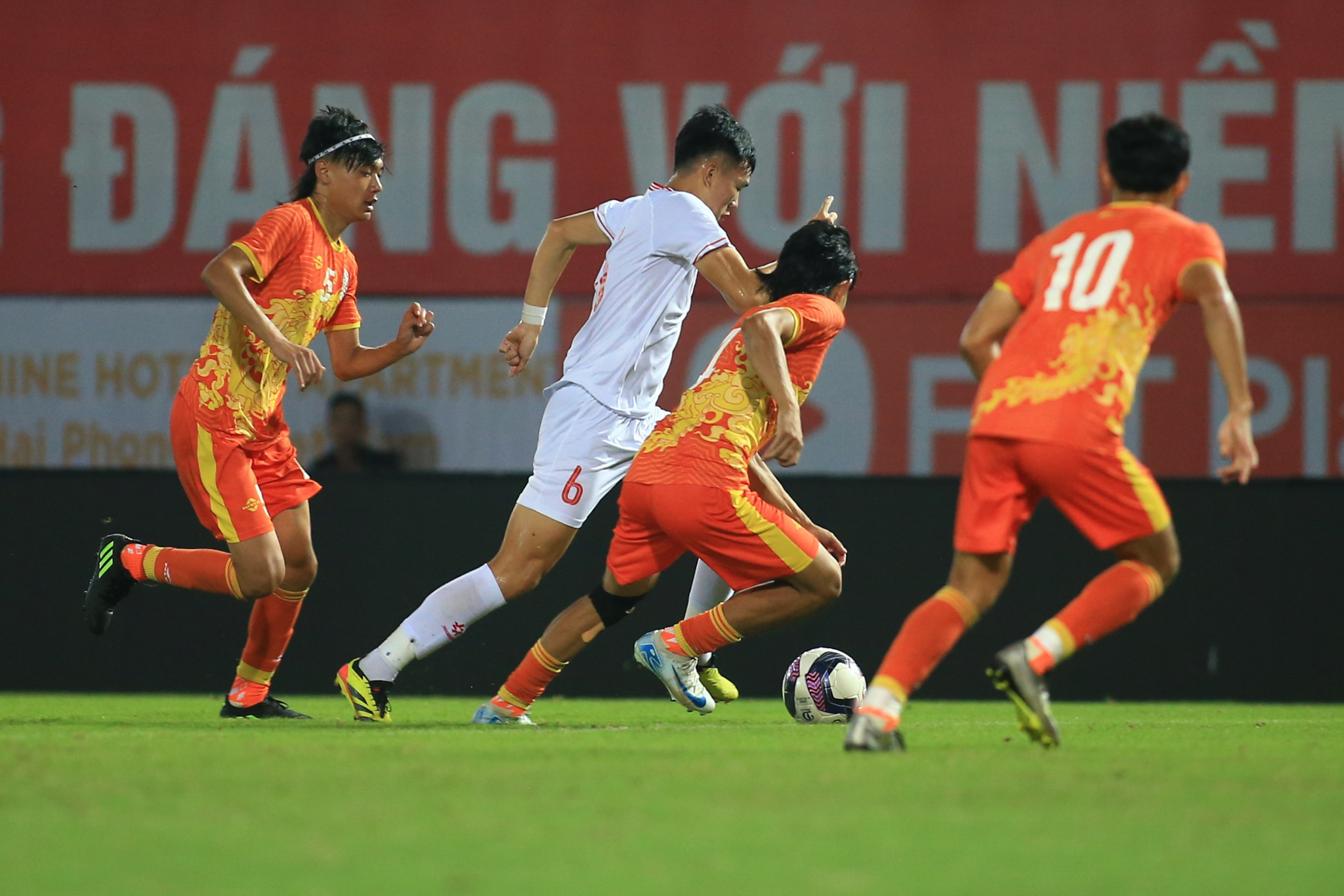 Công Phương góp 4 bàn trong chiến thắng 5-0 của ĐT U20 Việt Nam 4