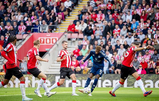 Erik ten Hag so sánh Marcus Rashford vớichai tương cà 1